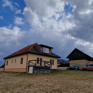 PREDAJ rodinný dom s hospodárskou budovou na samote - Brezno