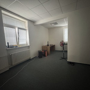 Na prenájom kancelária 20m2 v Banskej Bystrici