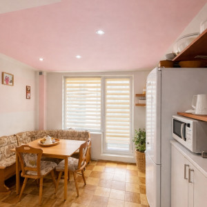 PREDAJ: Slnečný 3-izbový byt 76 m² s 4 balkónmi po rekonštrukcii, Hliník nad Hronom + možnosť garáže