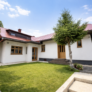 PREDAJ rodinný dom Bystrá Nízke Tatry pod Chopkom 4 izby po rekonštrukcii investičná príležitosť krátkodobý prenájom pozemok 630 m²