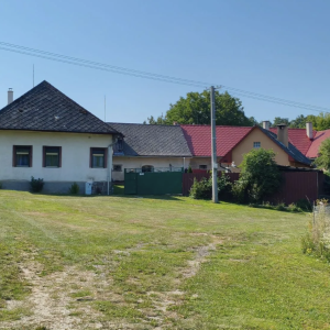 PREDAJ rodinný dom Zaježová 2 domy veľký pozemok 2 985 m² hospodárska usadlosť pokojná lokalita