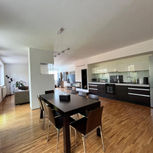 Prenájom 4 izbový byt s garážou Banská Bystrica