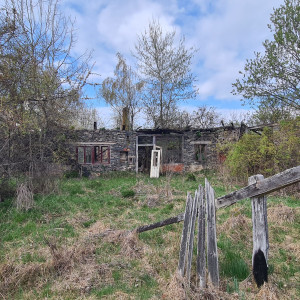PREDAJ - Pozemky s pozostatkami rodinného domu Stará Huta