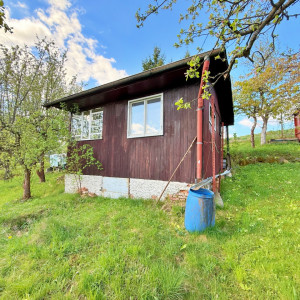 Záhradná chatka s pozemkom v obľúbenej lokalite nad Tulskou ulicou – ideálne miesto na oddych aj pestovanie