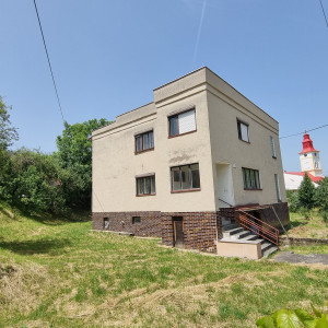 PREDAJ rodinný dom s veľkým pozemkom v obci Mošovce