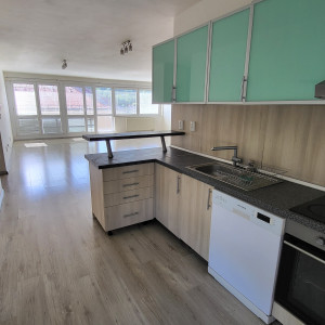 PRENÁJOM Veľkorysý 3 izbový byt 112 m² s terasou a garážovým státím, priamo v centre mesta