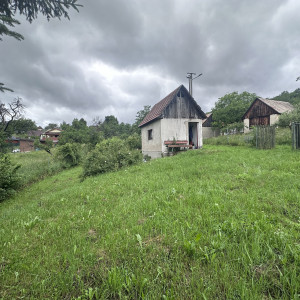 NA PREDAJ Slnečná záhrada s murovanou stavbou, Tŕnie