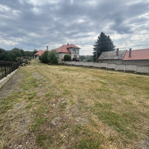 Predaj stavebný pozemok v strede obce Lutila, okres Žiar nad Hronom