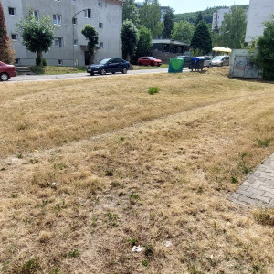 PREDAJ Atraktívny rovinatý pozemok (259 m²) ideálny na parkovanie či spevnenú plochu – Zvolen, k. ú. Môťová
