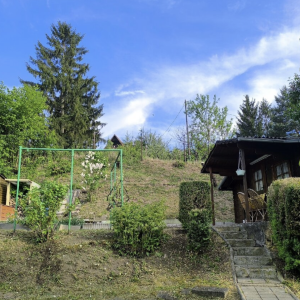 Predaj - Slnečná záhrada s chatkou v obľúbenej osade Hájik 4, Zvolen
