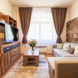 PREDAJ Kompletne zariadený 2-izbový apartmán v srdci Donovál – AD Kamzík