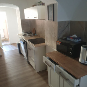 PRENÁJOM 3 izby v 3-izbovom byte priamo v centre Banskej Bystrice, ul. Lazovná